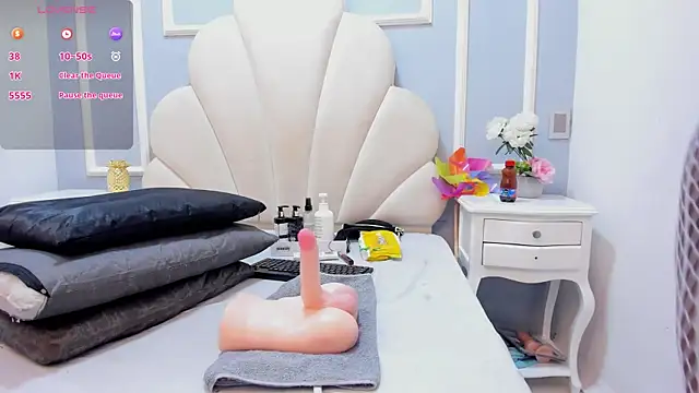 Maddyjohnsonn online show from January 10, 2025, 11:43 am