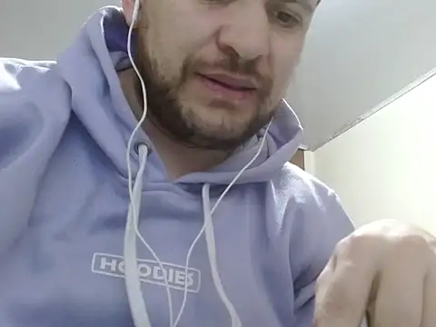 camiloking1720 online show from September 9, 2025, 3:32 pm