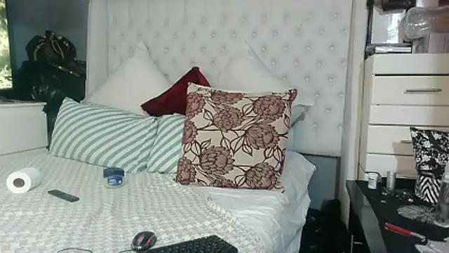 Snapshot of Carocurvy chatting on November 22, 2025, 12:10 am Carocurvy online show from November 22, 2025, 12:10 am