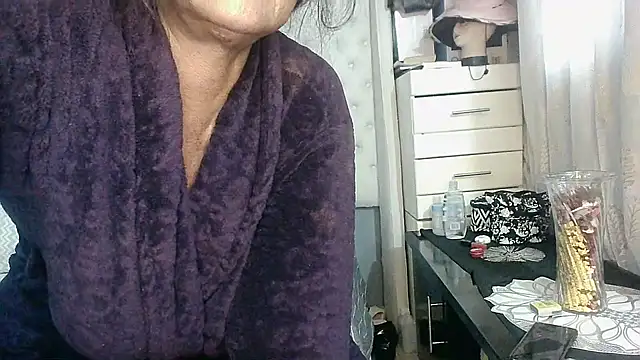 Snapshot of Carocurvy chatting on November 2, 2025, 4:17 am Carocurvy online show from November 2, 2025, 4:17 am