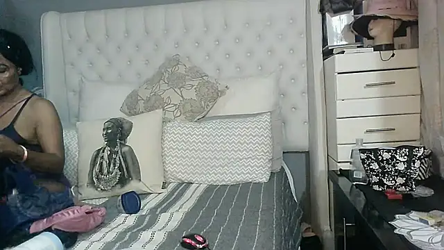 Snapshot of Carocurvy chatting on November 2, 2025, 5:29 pm Carocurvy online show from November 2, 2025, 5:29 pm