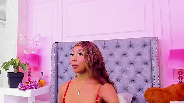 HaileeRoberts online show from June 18, 2026, 12:43 pm