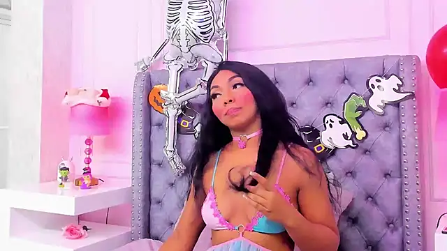 HaileeRoberts online show from November 1, 2025, 12:43 pm