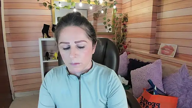 Victoria collins 1 online show from February 14, 2026, 10:59 am