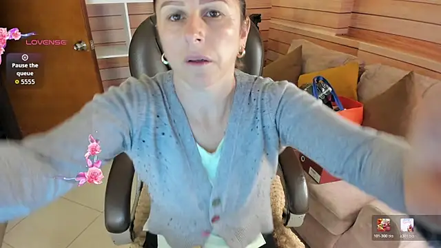 Snapshot of Victoria_collins_1 chatting on May 6, 2026, 10:52 am Victoria collins 1 online show from May 6, 2026, 10:52 am