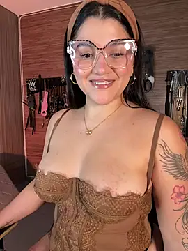 Snapshot of yey_bdsm chatting on May 24, 2026, 3:45 pm yey bdsm online show from May 24, 2026, 3:45 pm