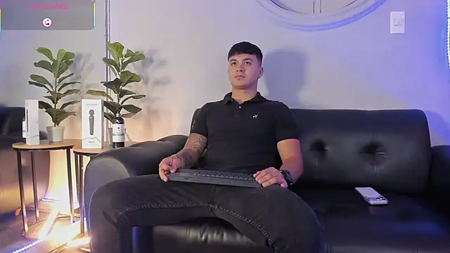 Snapshot of Cristopher_strong chatting on April 29, 2026, 12:42 pm Cristopher strong online show from April 29, 2026, 12:42 pm