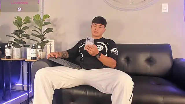 Cristopher strong online show from April 9, 2026, 1:28 pm