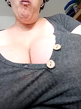 Snapshot of Sole_Love chatting on November 6, 2025, 3:27 pm Sole Love online show from November 6, 2025, 3:27 pm