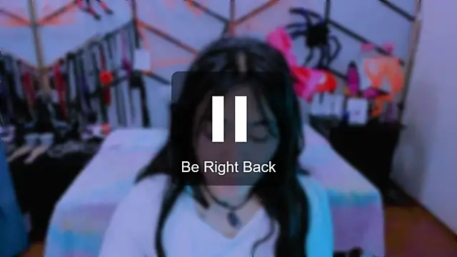 AlanaLuck online show from October 31, 2025, 12:40 am