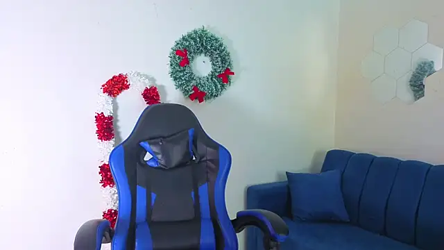 Snapshot of Demitryo chatting on December 22, 2025, 4:23 am Demitryo online show from December 22, 2025, 4:23 am