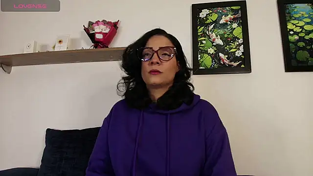 Elliee  online show from March 21, 2026, 4:11 pm