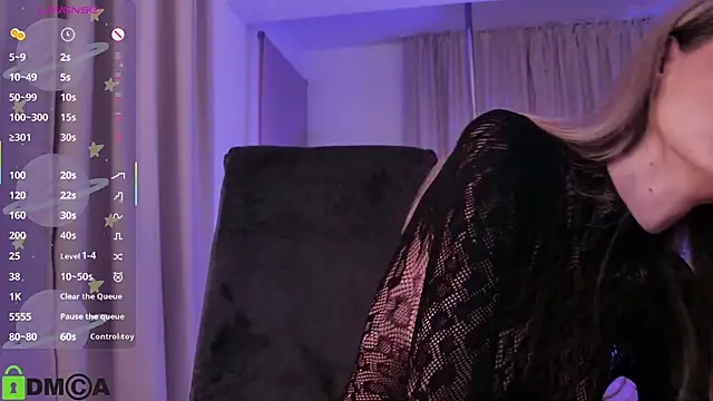 AllenaMoon online show from November 5, 2025, 8:56 pm