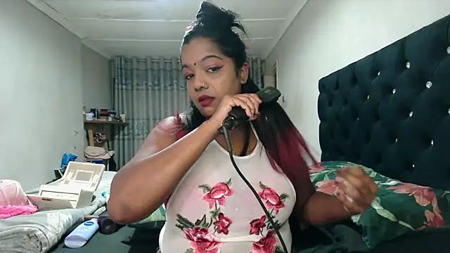 Snapshot of Indianmayaxoxo chatting on September 24, 2025, 10:00 am Indianmayaxoxo online show from September 24, 2025, 10:00 am