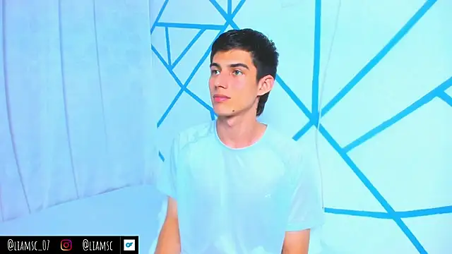 Snapshot of liam_scott77 chatting on October 27, 2025, 8:43 pm liam scott77 online show from October 27, 2025, 8:43 pm