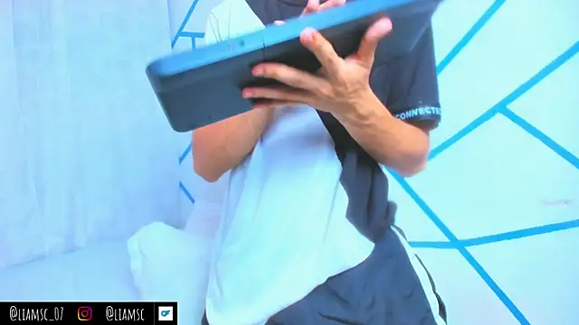 Snapshot of liam_scott77 chatting on October 25, 2025, 9:48 pm liam scott77 online show from October 25, 2025, 9:48 pm