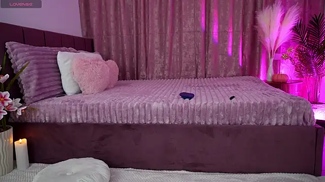 EmilyHudsson 1 online show from October 30, 2025, 6:27 pm