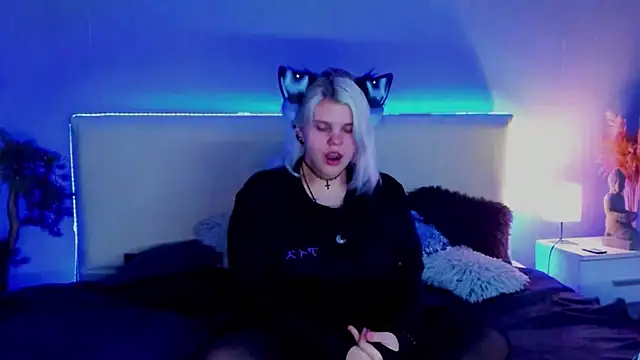 JoannLowe online show from March 9, 2025, 8:31 pm