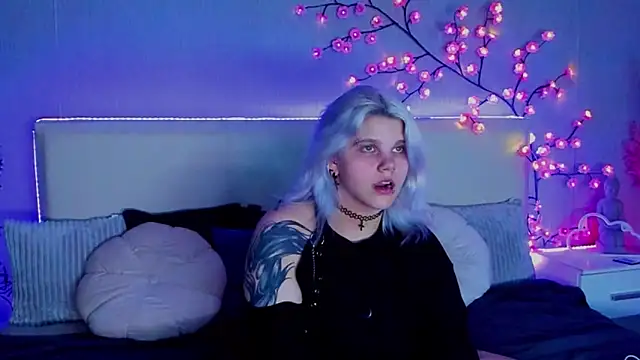 JoannLowe online show from September 16, 2025, 7:15 pm