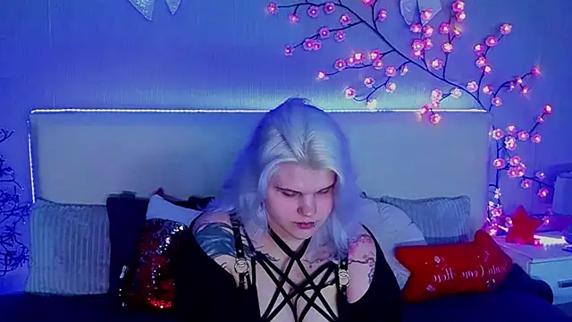 JoannLowe online show from December 14, 2025, 8:14 pm