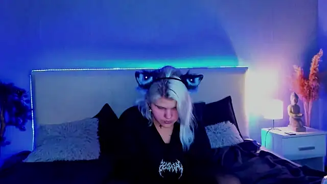 JoannLowe online show from March 17, 2025, 12:21 am