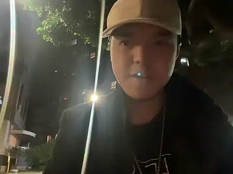 TheDarkPrix online show from October 28, 2025, 3:44 pm