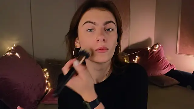 Snapshot of tomorrows_day chatting on November 28, 2025, 9:15 pm tomorrows day online show from November 28, 2025, 9:15 pm