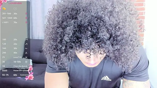 Snapshot of curly_muscle chatting on February 8, 2025, 9:04 pm curly muscle online show from February 8, 2025, 9:04 pm