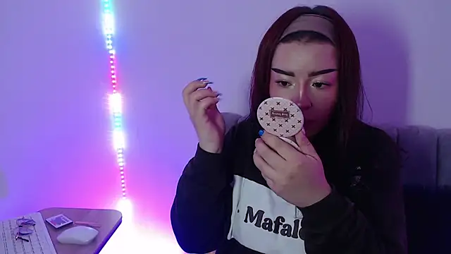 Snapshot of Marian_Ran chatting on December 5, 2025, 2:32 am Marian Ran online show from December 5, 2025, 2:32 am