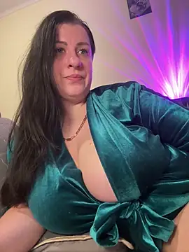 Evelinia online show from November 7, 2025, 3:27 pm