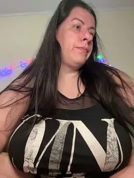 Evelinia online show from April 3, 2026, 3:18 pm