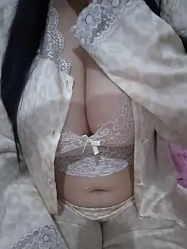 Snapshot of Liyan- chatting on April 5, 2026, 1:56 am Liyan- online show from April 5, 2026, 1:56 am