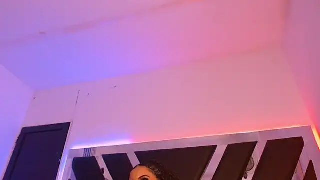 Snapshot of MelannyTylor chatting on November 25, 2025, 5:52 am MelannyTylor online show from November 25, 2025, 5:52 am