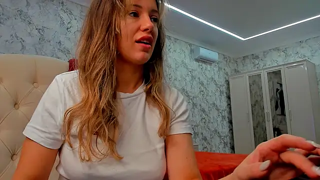 foxy blond online show from March 9, 2026, 12:25 am