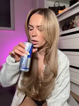 Snapshot of HotBella- chatting on April 5, 2026, 3:19 pm HotBella- online show from April 5, 2026, 3:19 pm