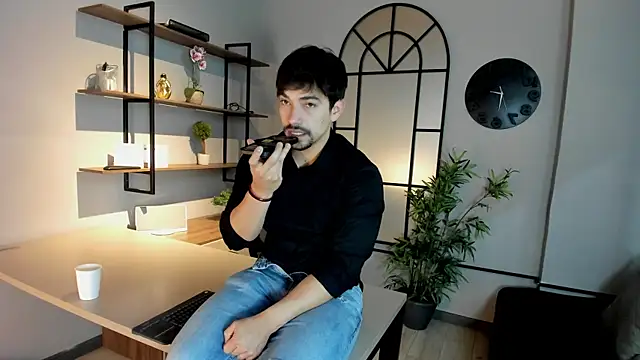 Ian Daviz online show from October 20, 2025, 12:06 pm