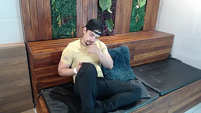 Ian Daviz online show from October 22, 2025, 12:04 pm