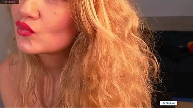 Snapshot of Lolli__Moon chatting on February 11, 2025, 4:46 pm Lolli  Moon online show from February 11, 2025, 4:46 pm