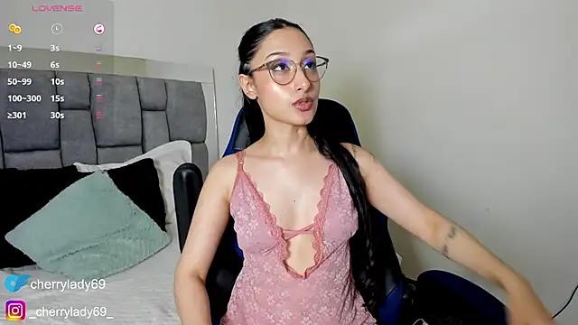 ladyAn  online show from December 7, 2024, 8:05 am