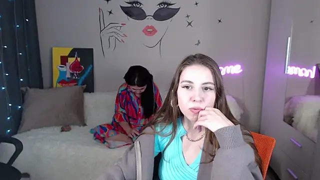 Snapshot of SummerLeena chatting on January 3, 2025, 2:30 pm SummerLeena online show from January 3, 2025, 2:30 pm