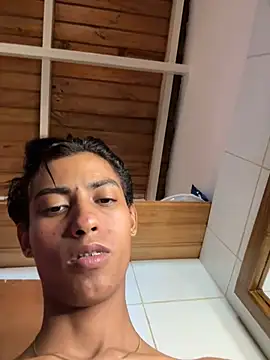 Snapshot of Mauuu18 chatting on January 19, 2025, 12:50 pm Mauuu18 online show from January 19, 2025, 12:50 pm