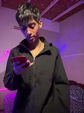 Snapshot of Mauuu18 chatting on November 14, 2025, 12:58 am Mauuu18 online show from November 14, 2025, 12:58 am