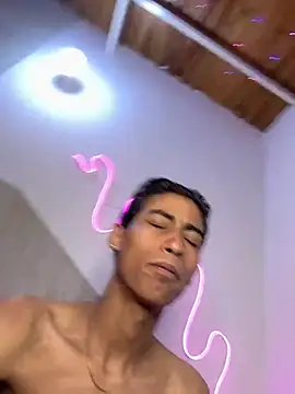 Snapshot of Mauuu18 chatting on February 16, 2025, 3:37 am Mauuu18 online show from February 16, 2025, 3:37 am