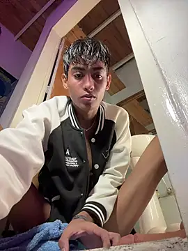 Mauuu18 online show from November 23, 2025, 3:27 am