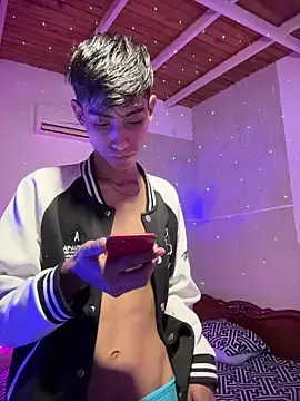 Snapshot of Mauuu18 chatting on October 18, 2025, 2:35 am Mauuu18 online show from October 18, 2025, 2:35 am