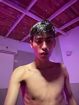 Snapshot of Mauuu18 chatting on October 26, 2025, 2:56 am Mauuu18 online show from October 26, 2025, 2:56 am