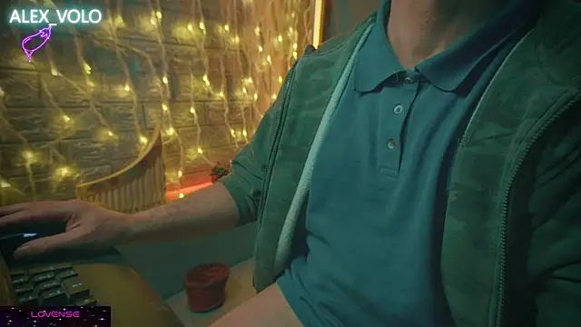 Snapshot of alex-volo chatting on December 20, 2024, 4:42 am alex-volo online show from December 20, 2024, 4:42 am