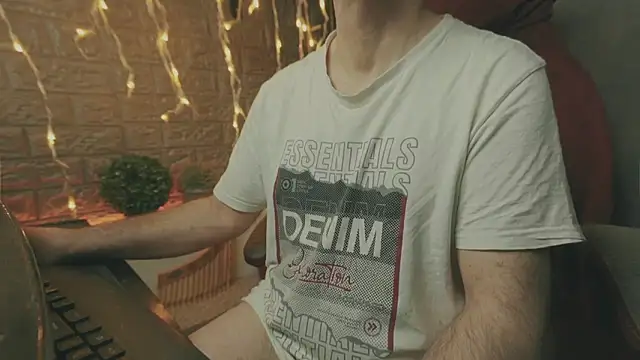 Snapshot of alex-volo chatting on December 15, 2025, 4:51 am alex-volo online show from December 15, 2025, 4:51 am