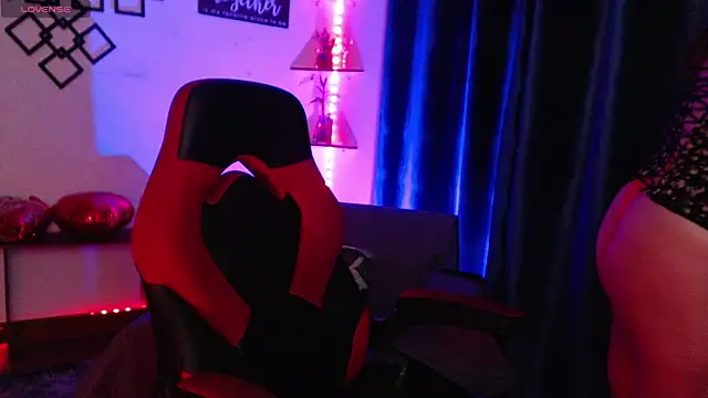 Snapshot of Scarlette_thoms chatting on October 31, 2025, 2:41 am Scarlette thoms online show from October 31, 2025, 2:41 am