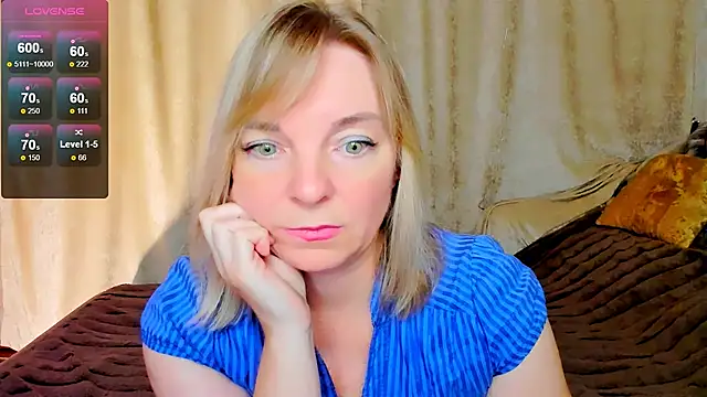 Snapshot of Regina__blue chatting on September 12, 2025, 6:40 pm Regina blue online show from September 12, 2025, 6:40 pm